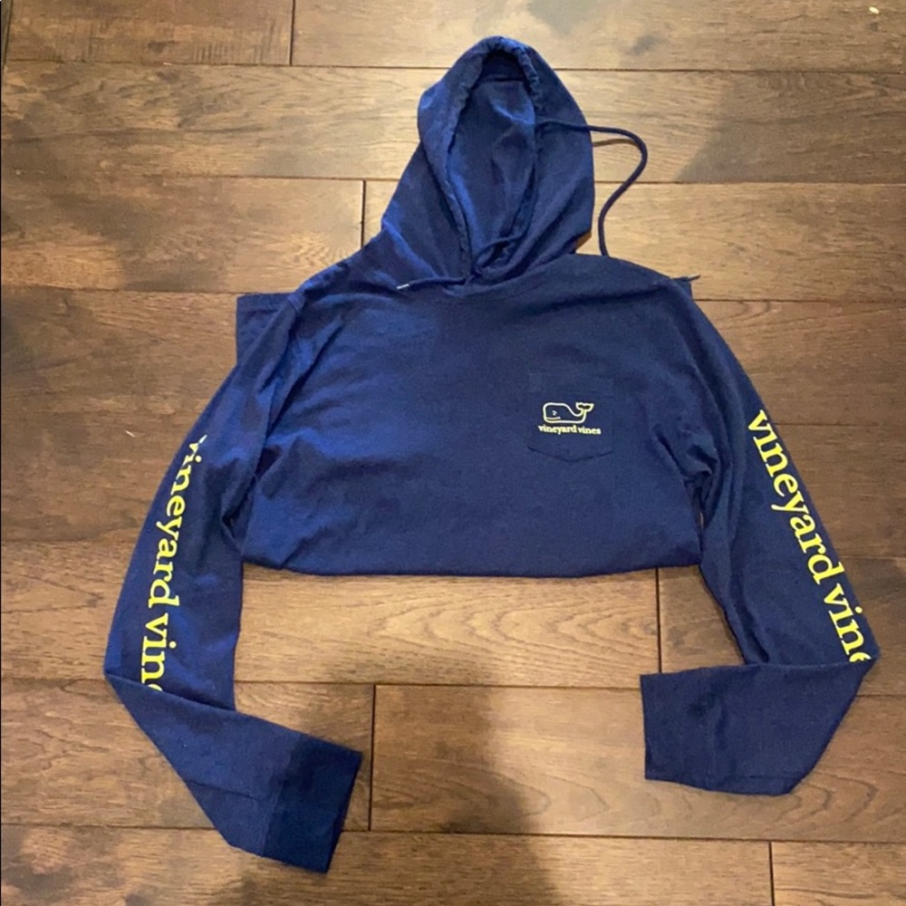 cute vineyard vines top!